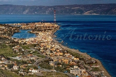 Vista aerea di Capo Peloro e le spiagge di Torre Faro