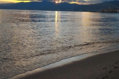 Tramonto sulla spiaggia di Torre Faro